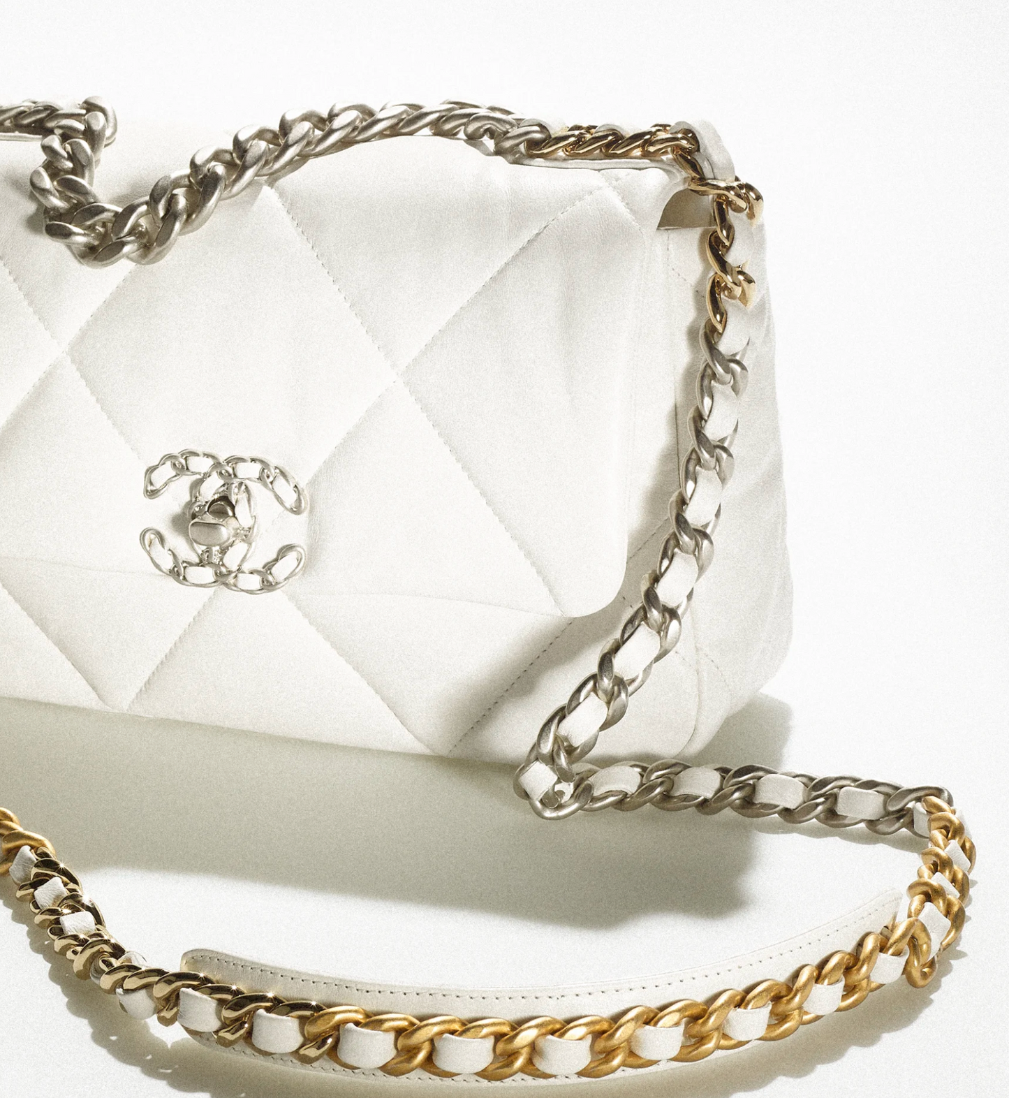 CHANEL 19 Handbag small white