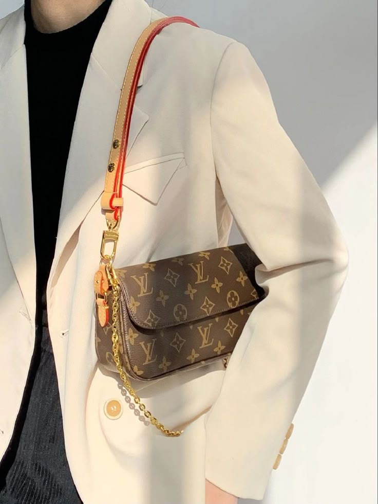 Louis Vuitton 'Wallet on Chain Ivy