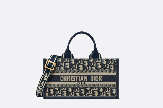 حقيبة East-West Dior Book Tote مع حزام